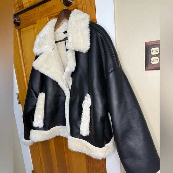 Abercrombie & Fitch Black and Cream Teddy Jacket - Picture 4 of 6